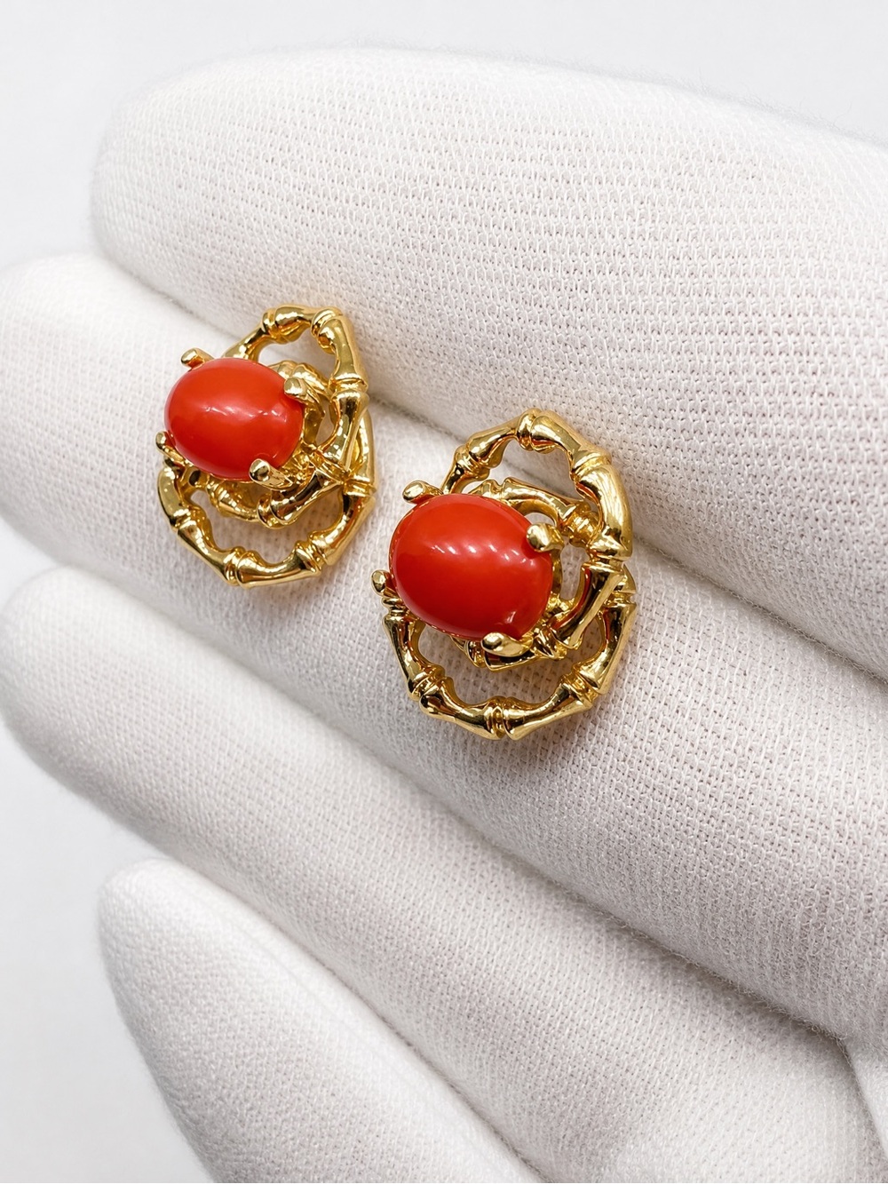 Vintage Estate Solid 14k Yellow Gold Orange Coral Bamboo Earrings! - Picture 4 of 9